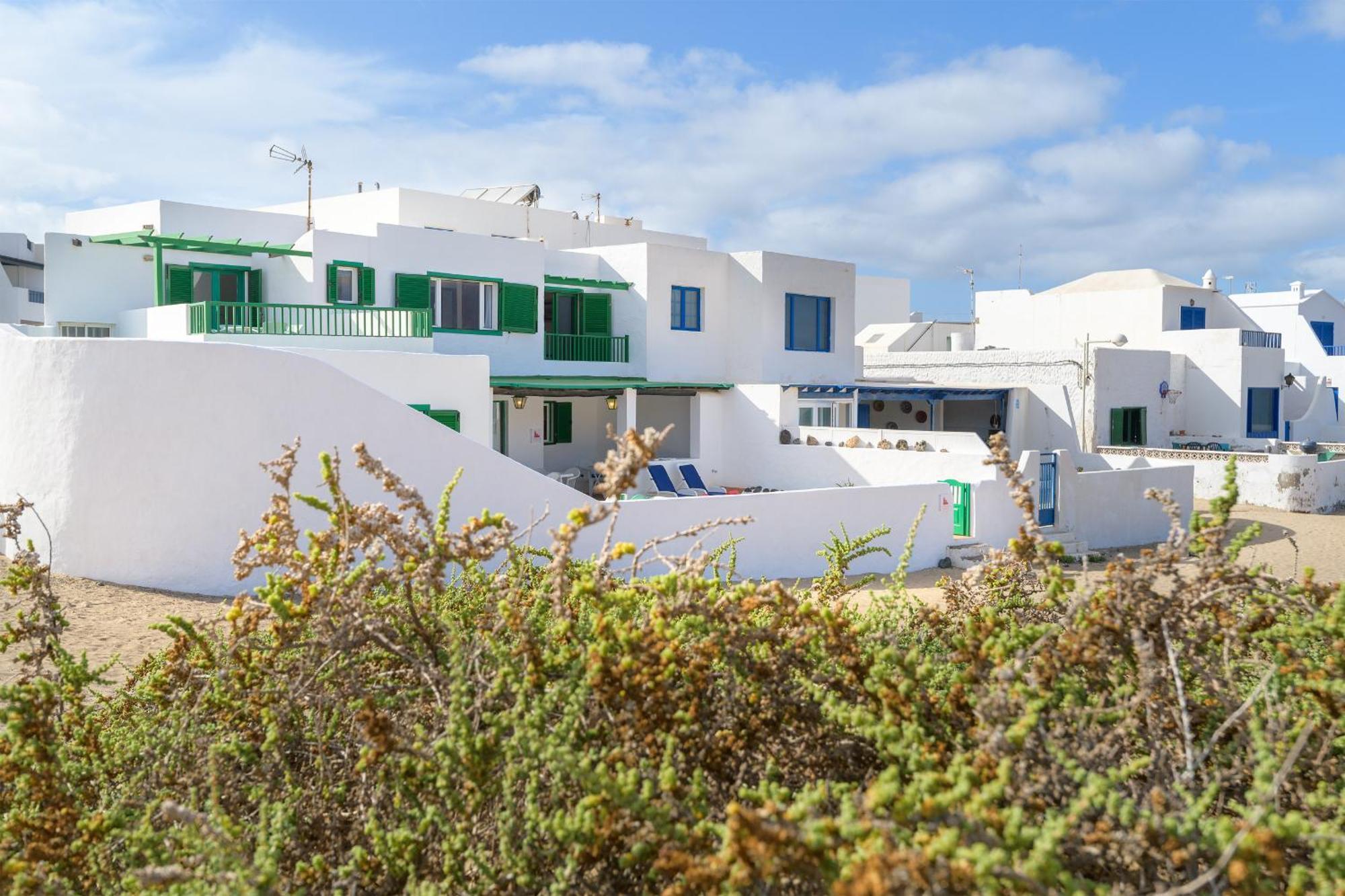 Famara Caracolillos, La Casa Exterior photo