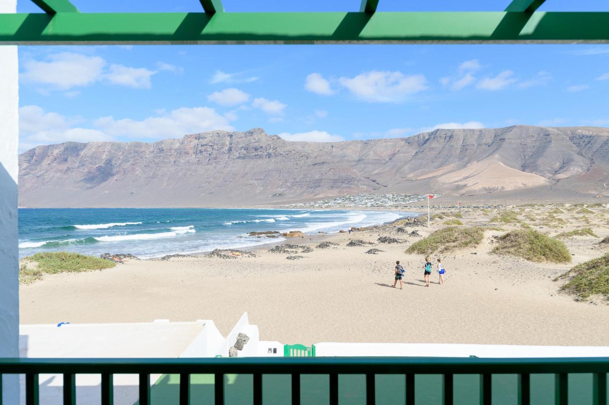 Famara Caracolillos, La Casa Exterior photo