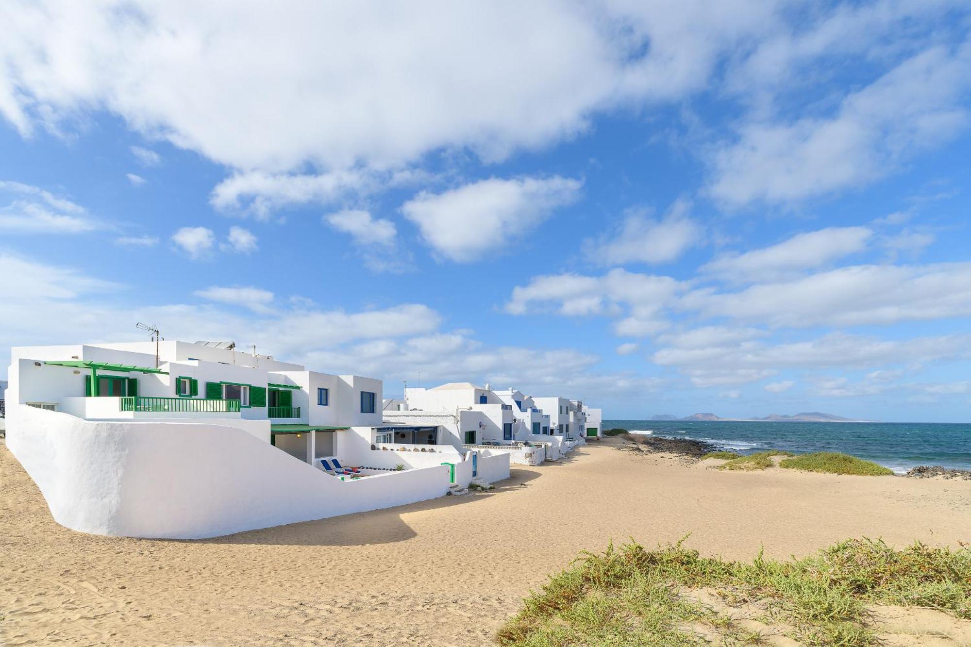 Famara Caracolillos, La Casa Exterior photo