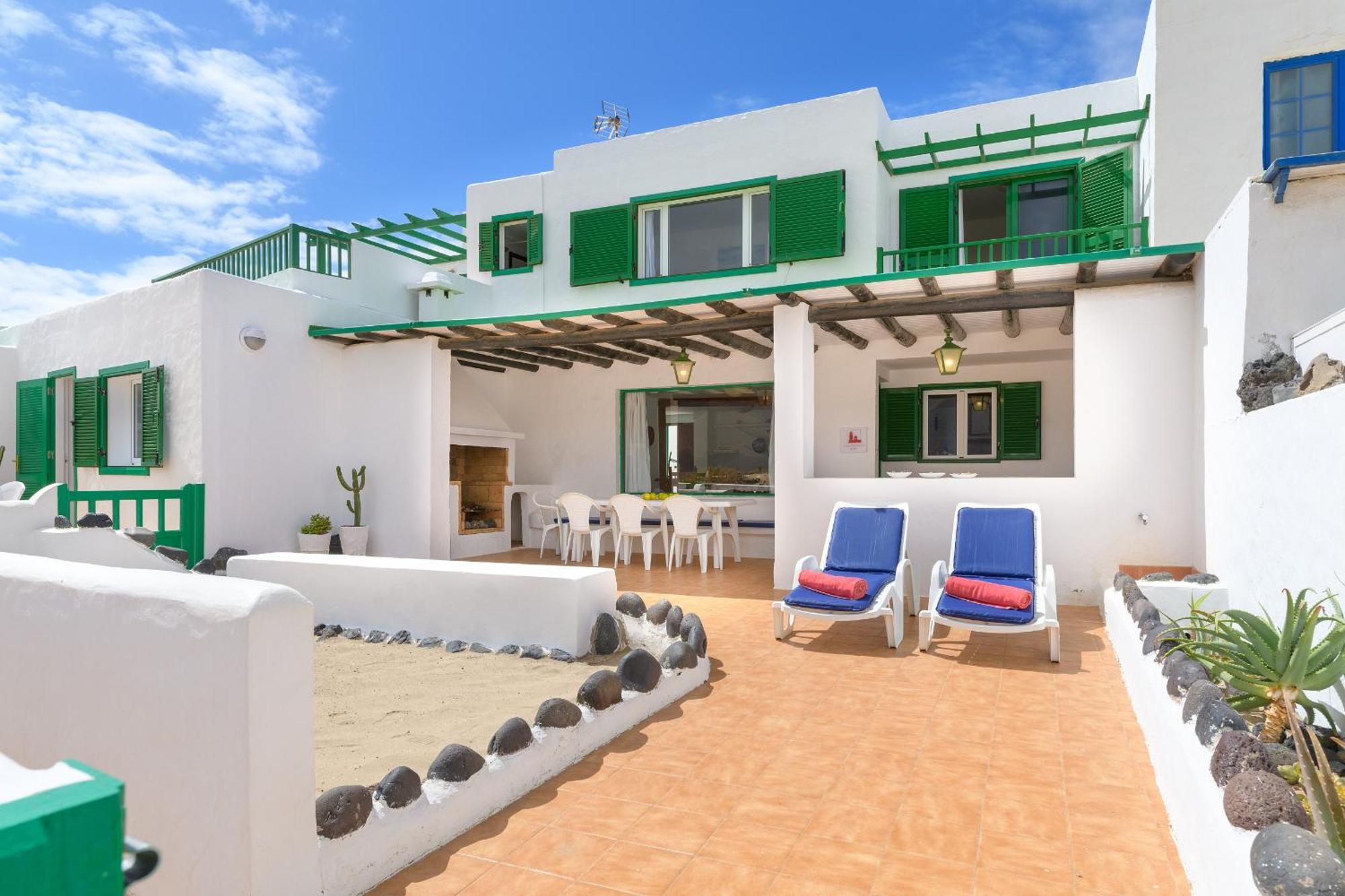 Famara Caracolillos, La Casa Exterior photo