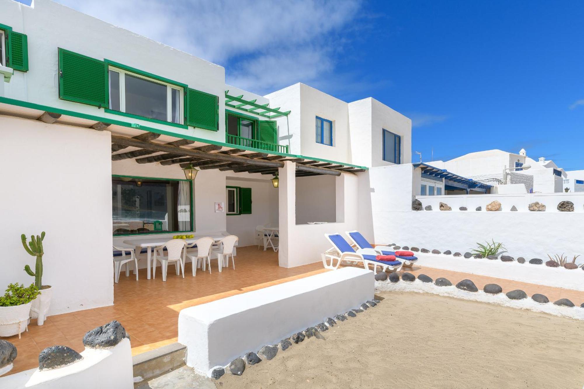 Famara Caracolillos, La Casa Exterior photo