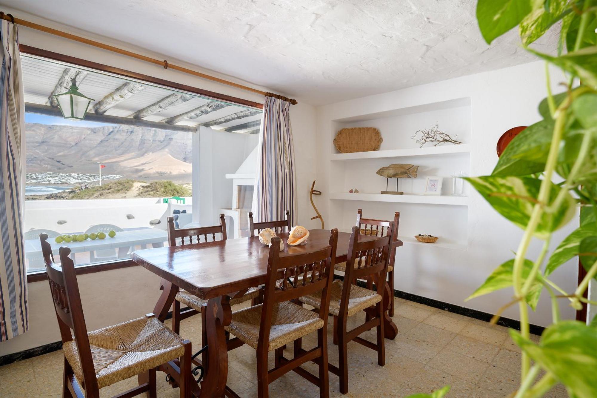 Famara Caracolillos, La Casa Exterior photo